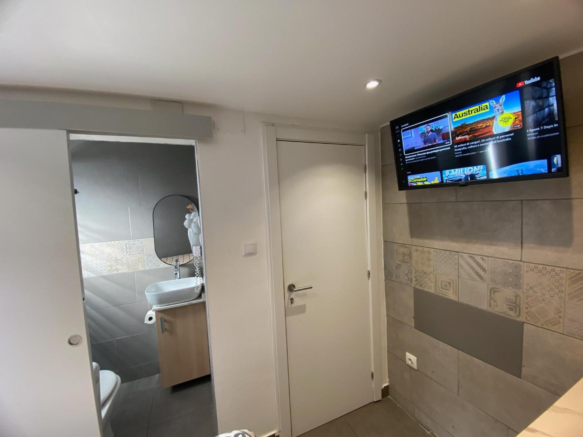 Suites Nuevas Con Bano Privado Frente Al Metro St Mwc Barcelona-Fira L'Hospitalet de Llobregat Exterior photo
