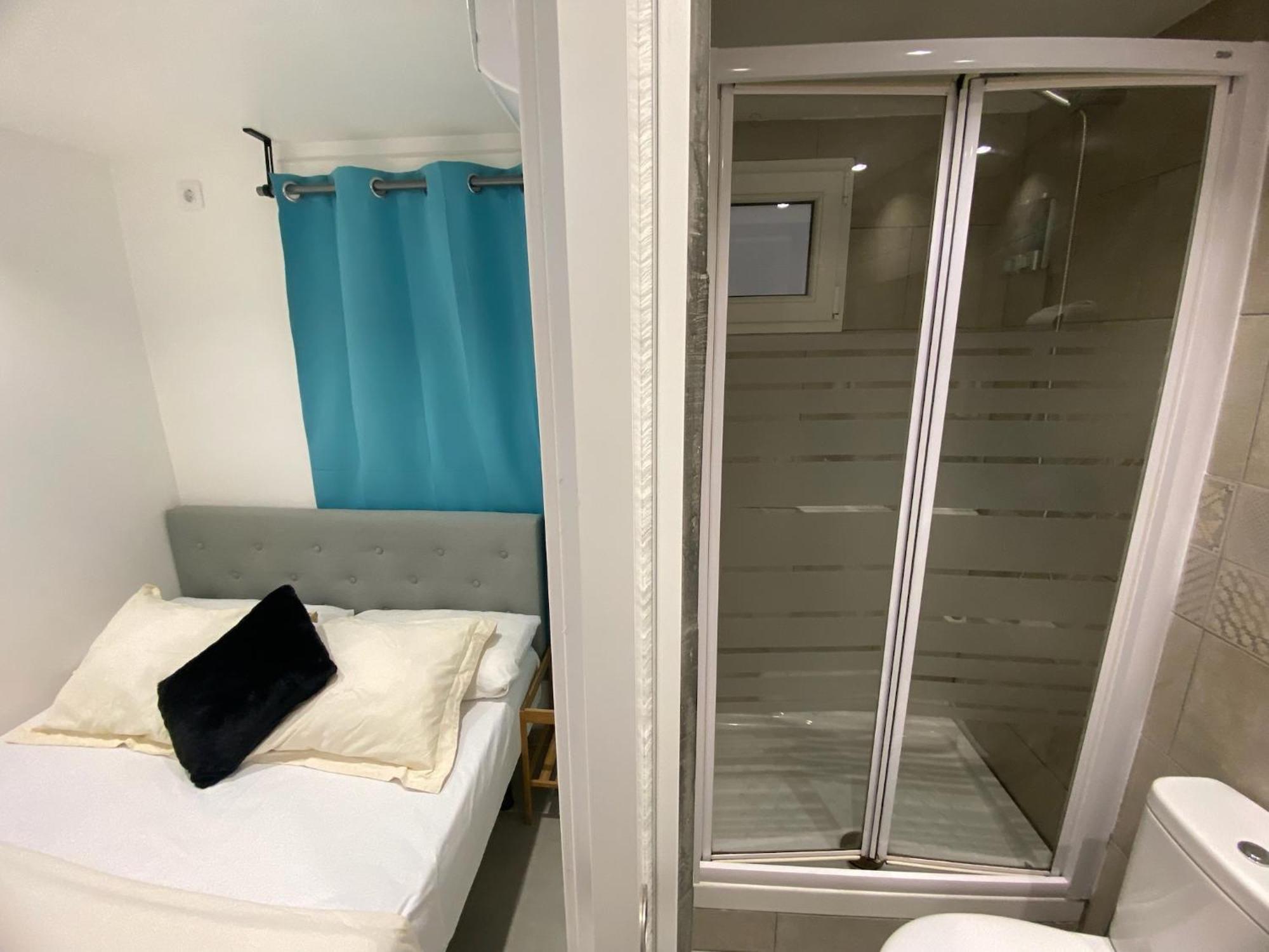 Suites Nuevas Con Bano Privado Frente Al Metro St Mwc Barcelona-Fira L'Hospitalet de Llobregat Exterior photo