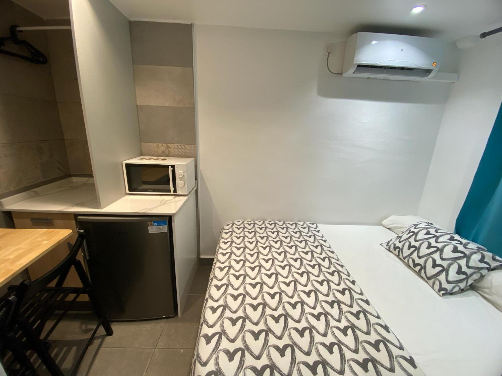 Suites Nuevas Con Bano Privado Frente Al Metro St Mwc Barcelona-Fira L'Hospitalet de Llobregat Exterior photo