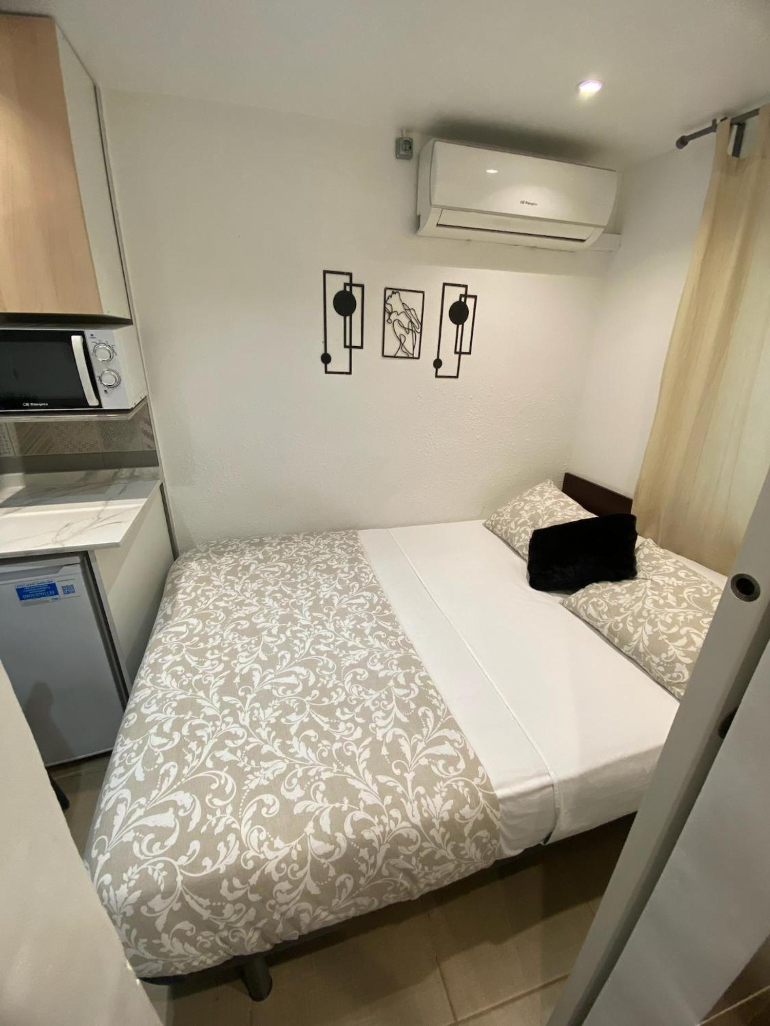 Suites Nuevas Con Bano Privado Frente Al Metro St Mwc Barcelona-Fira L'Hospitalet de Llobregat Exterior photo