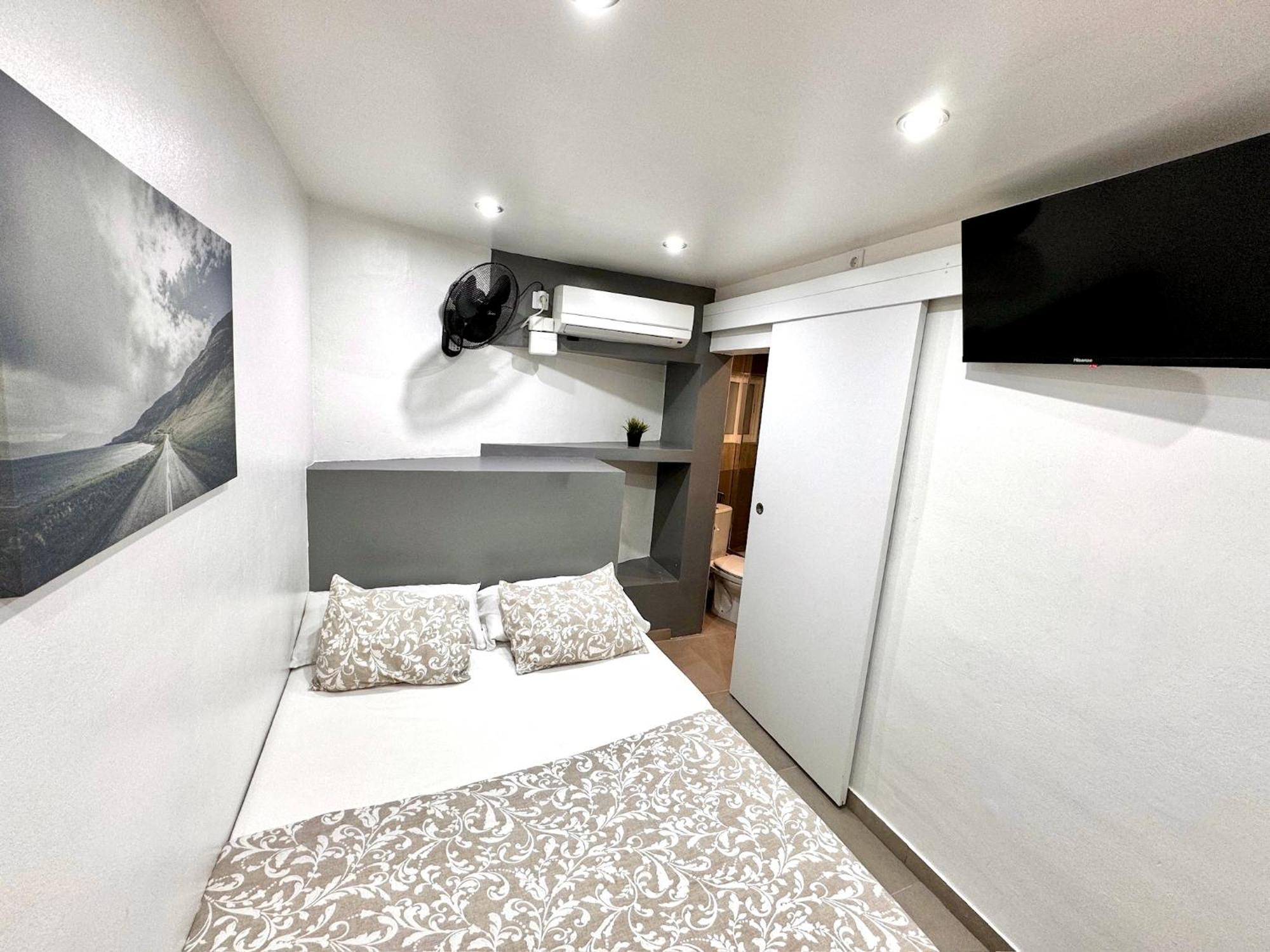 Suites Nuevas Con Bano Privado Frente Al Metro St Mwc Barcelona-Fira L'Hospitalet de Llobregat Exterior photo