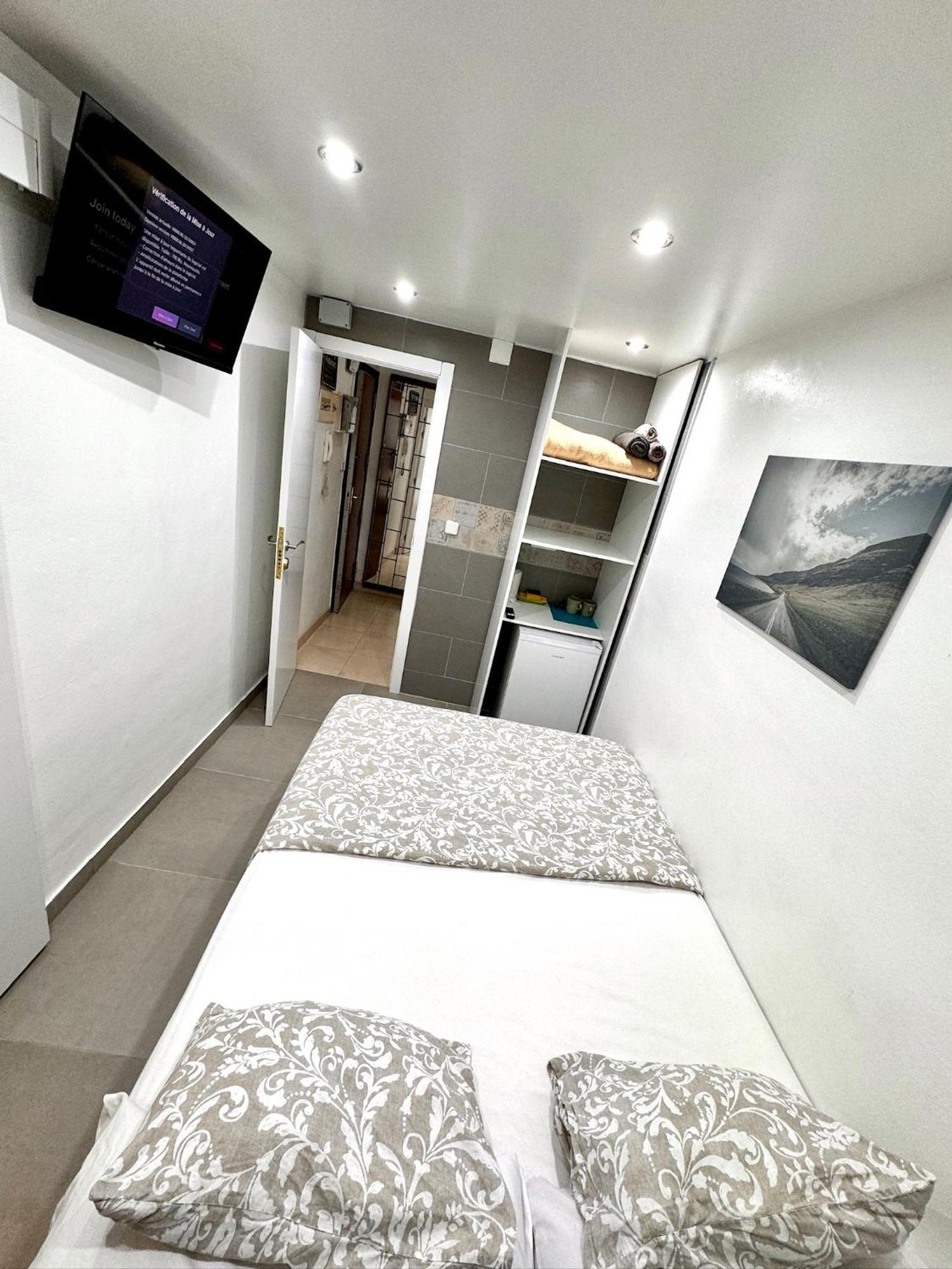 Suites Nuevas Con Bano Privado Frente Al Metro St Mwc Barcelona-Fira L'Hospitalet de Llobregat Exterior photo