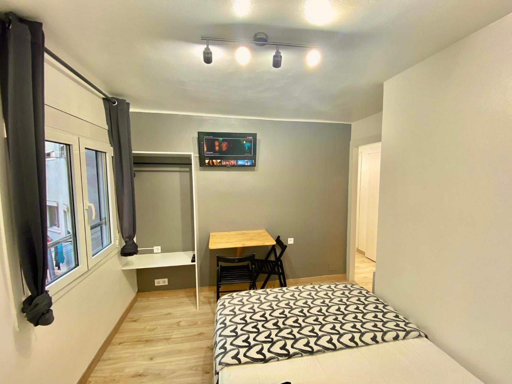 Suites Nuevas Con Bano Privado Frente Al Metro St Mwc Barcelona-Fira L'Hospitalet de Llobregat Exterior photo