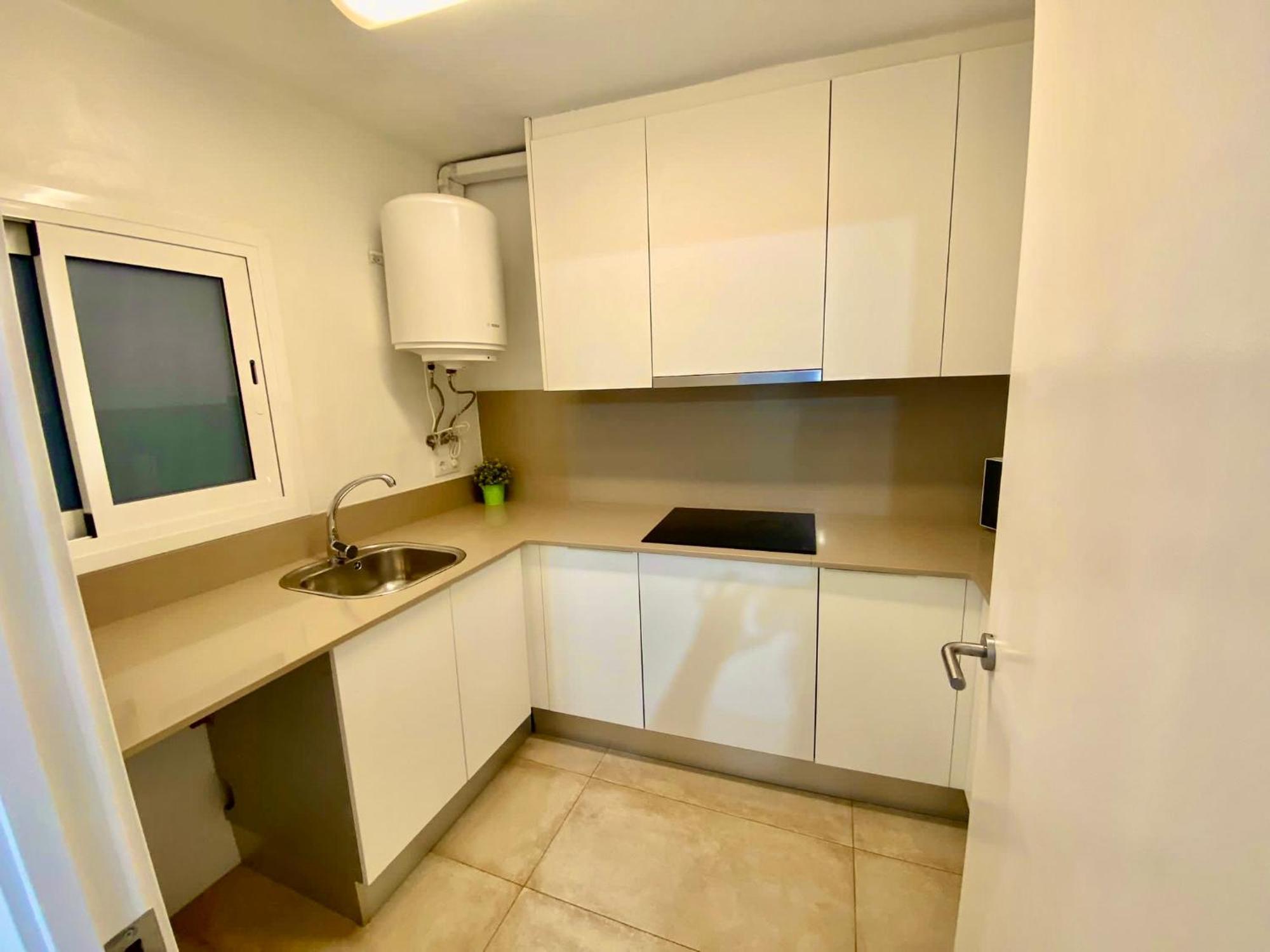 Suites Nuevas Con Bano Privado Frente Al Metro St Mwc Barcelona-Fira L'Hospitalet de Llobregat Exterior photo