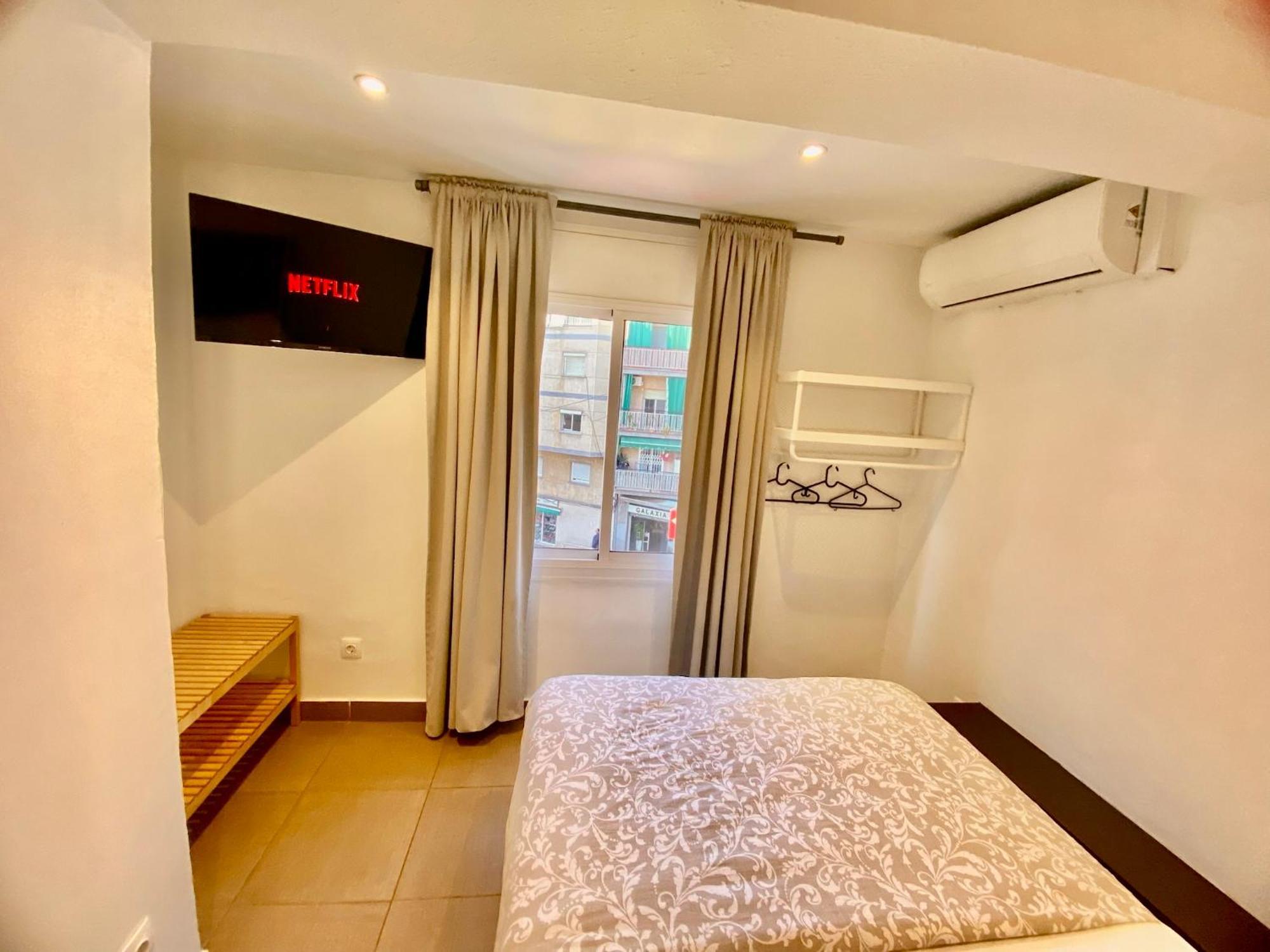 Suites Nuevas Con Bano Privado Frente Al Metro St Mwc Barcelona-Fira L'Hospitalet de Llobregat Exterior photo