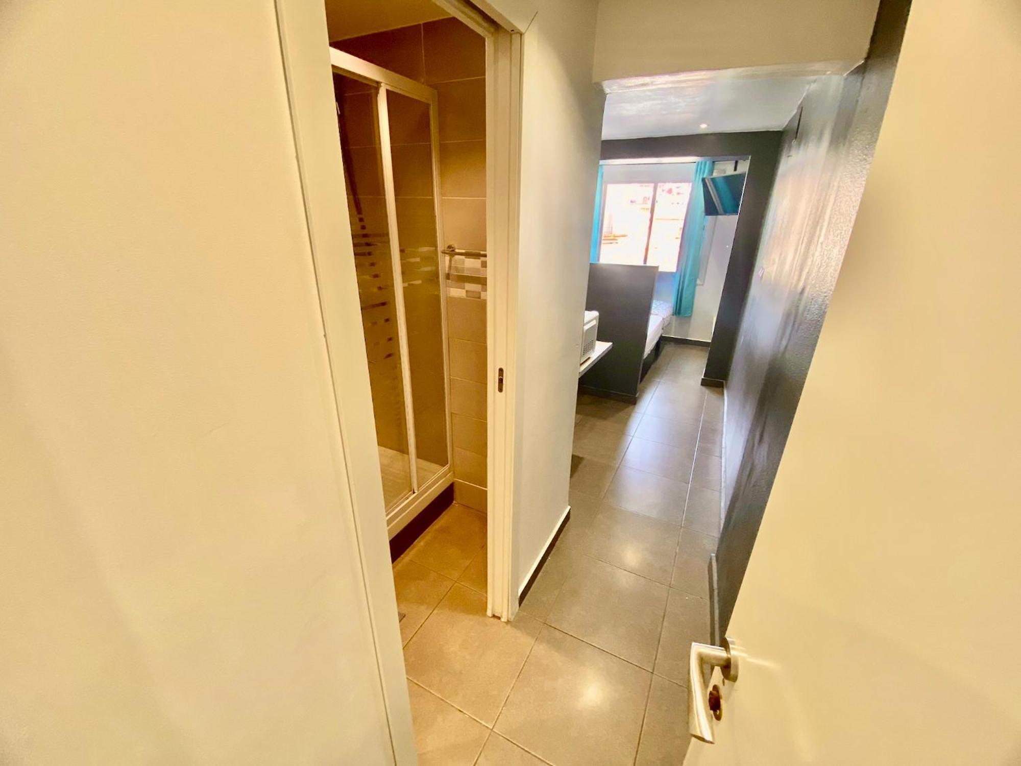 Suites Nuevas Con Bano Privado Frente Al Metro St Mwc Barcelona-Fira L'Hospitalet de Llobregat Exterior photo
