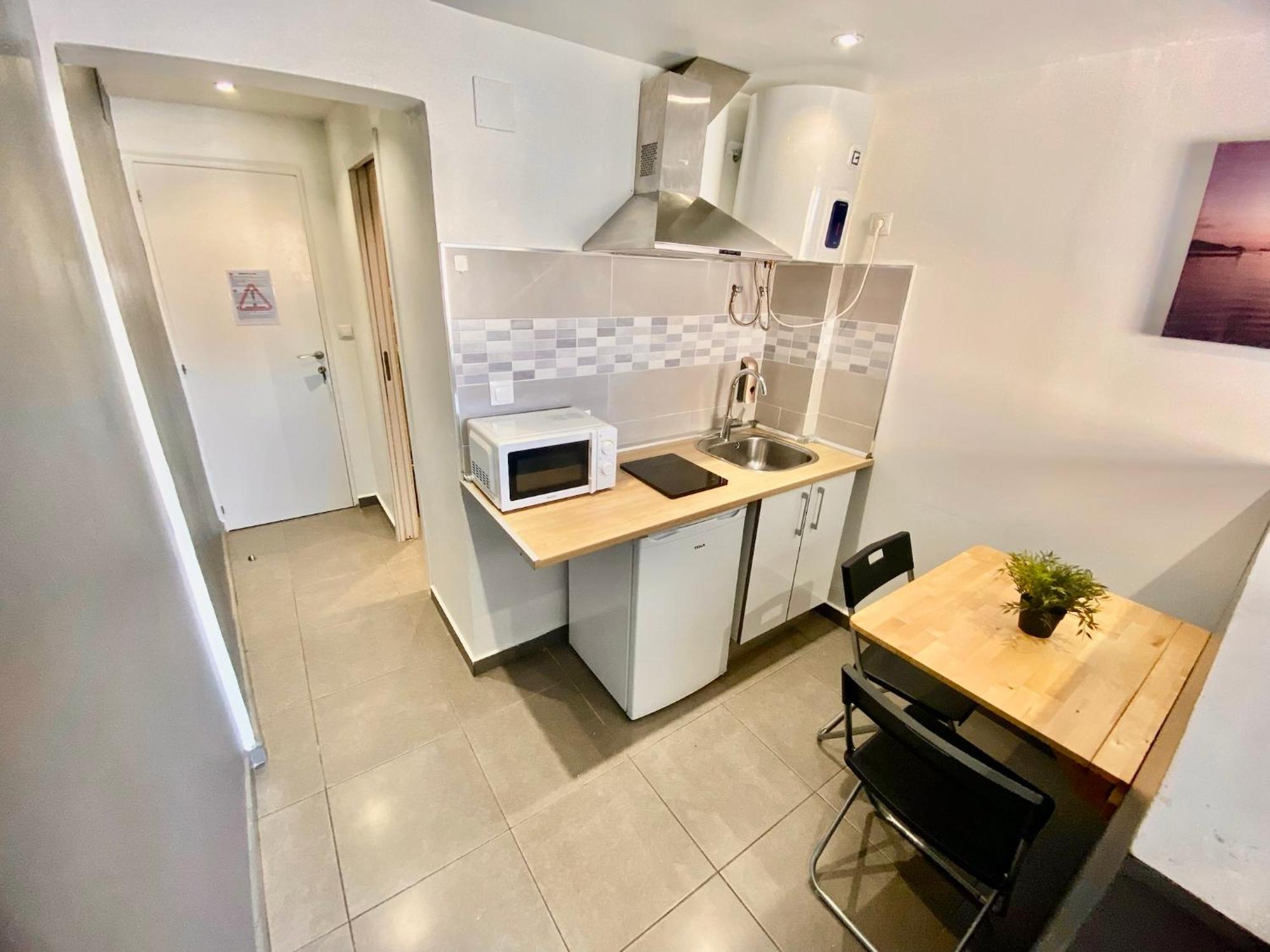 Suites Nuevas Con Bano Privado Frente Al Metro St Mwc Barcelona-Fira L'Hospitalet de Llobregat Exterior photo