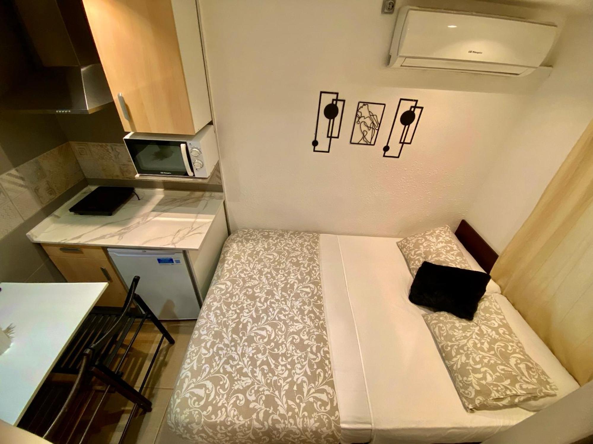 Suites Nuevas Con Bano Privado Frente Al Metro St Mwc Barcelona-Fira L'Hospitalet de Llobregat Exterior photo