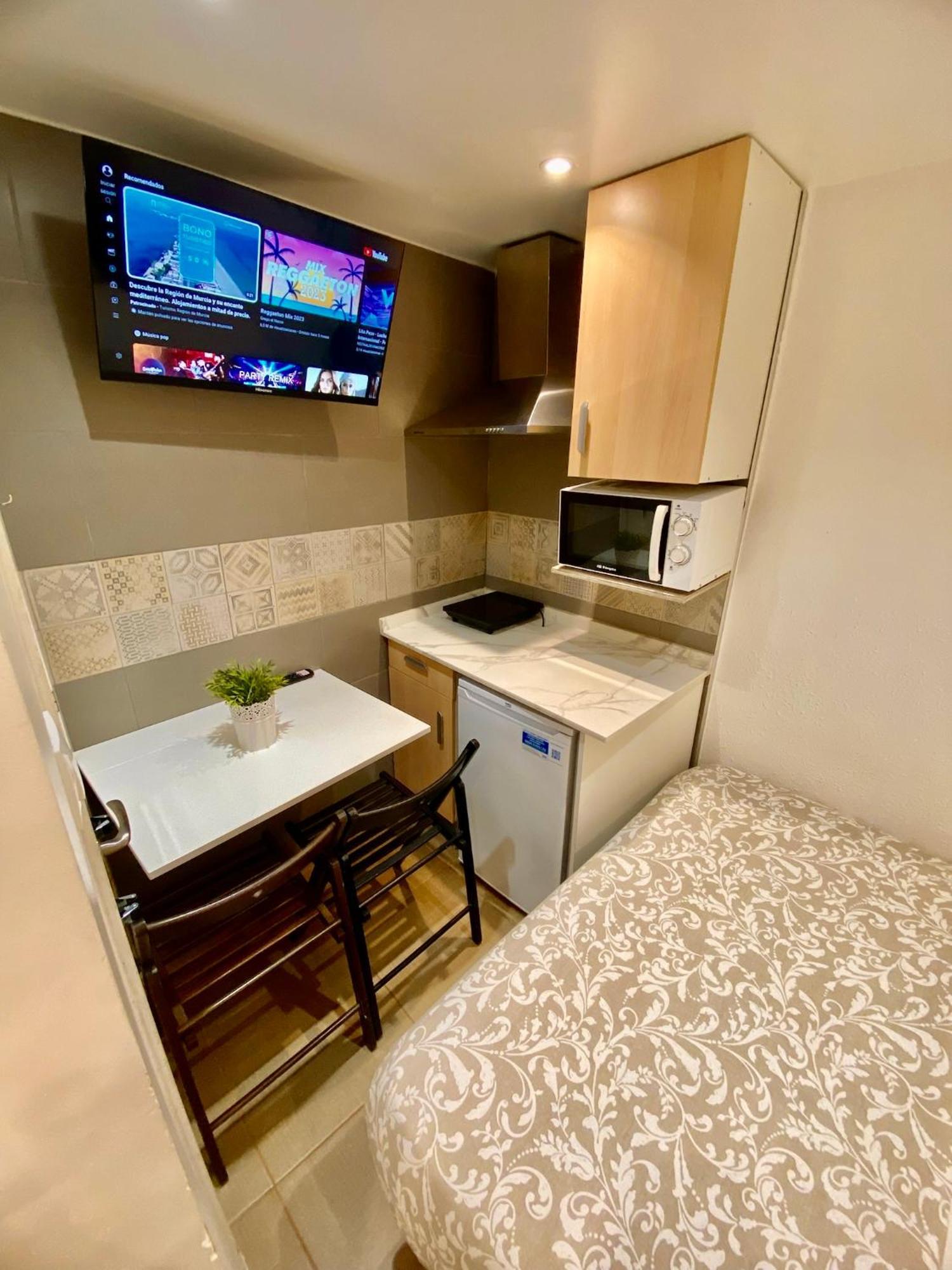 Suites Nuevas Con Bano Privado Frente Al Metro St Mwc Barcelona-Fira L'Hospitalet de Llobregat Exterior photo