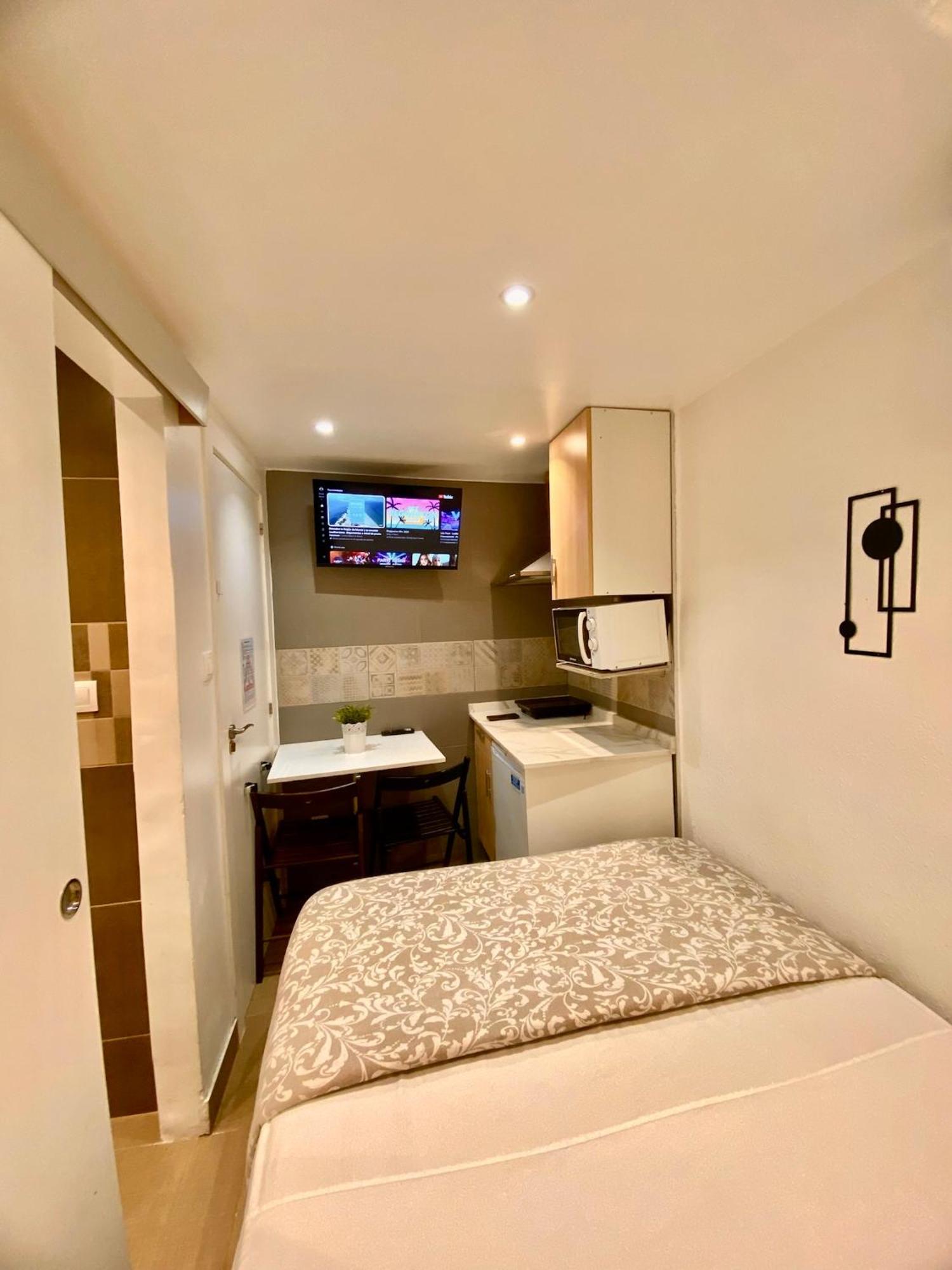 Suites Nuevas Con Bano Privado Frente Al Metro St Mwc Barcelona-Fira L'Hospitalet de Llobregat Exterior photo