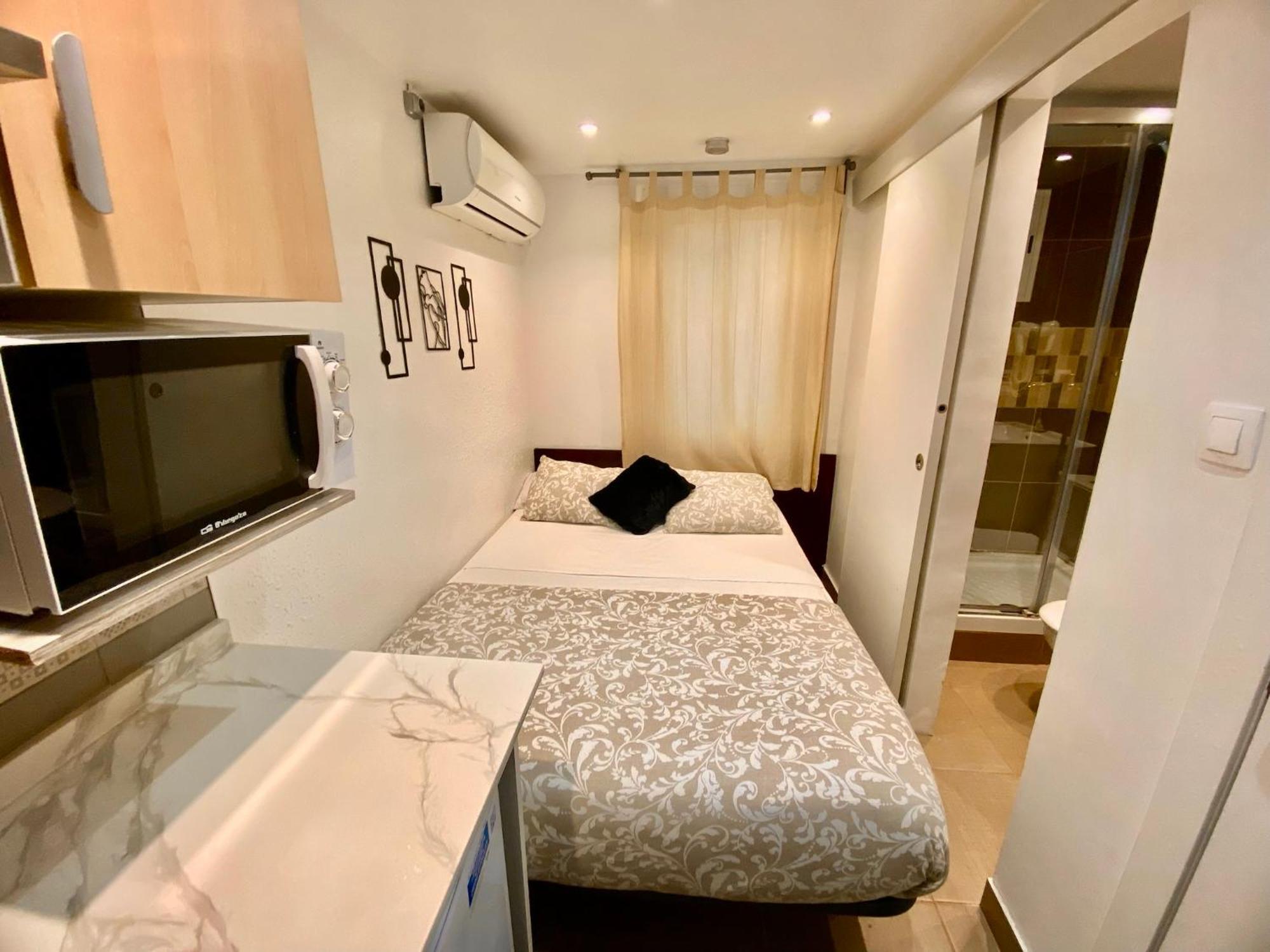 Suites Nuevas Con Bano Privado Frente Al Metro St Mwc Barcelona-Fira L'Hospitalet de Llobregat Exterior photo