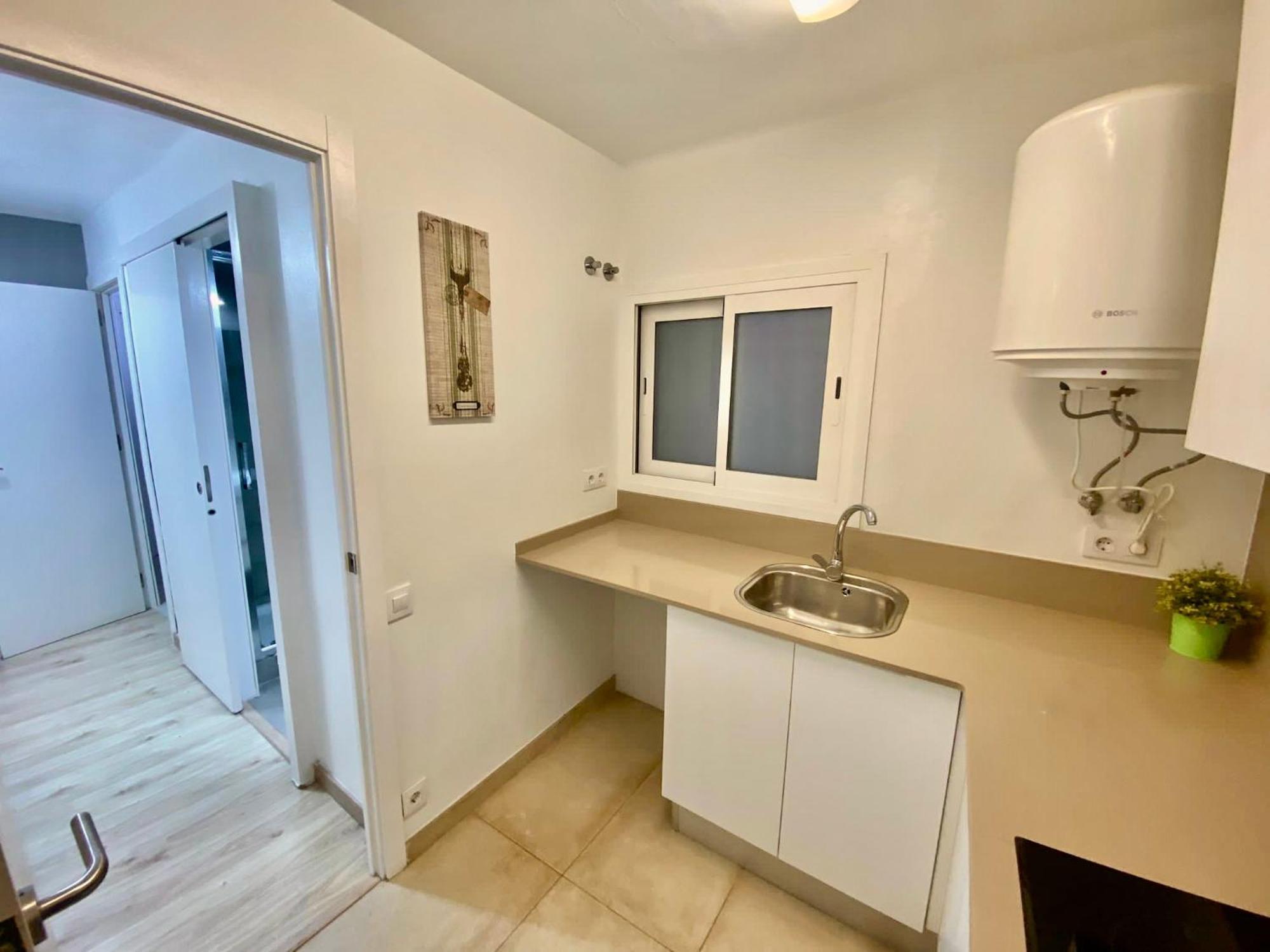 Suites Nuevas Con Bano Privado Frente Al Metro St Mwc Barcelona-Fira L'Hospitalet de Llobregat Exterior photo