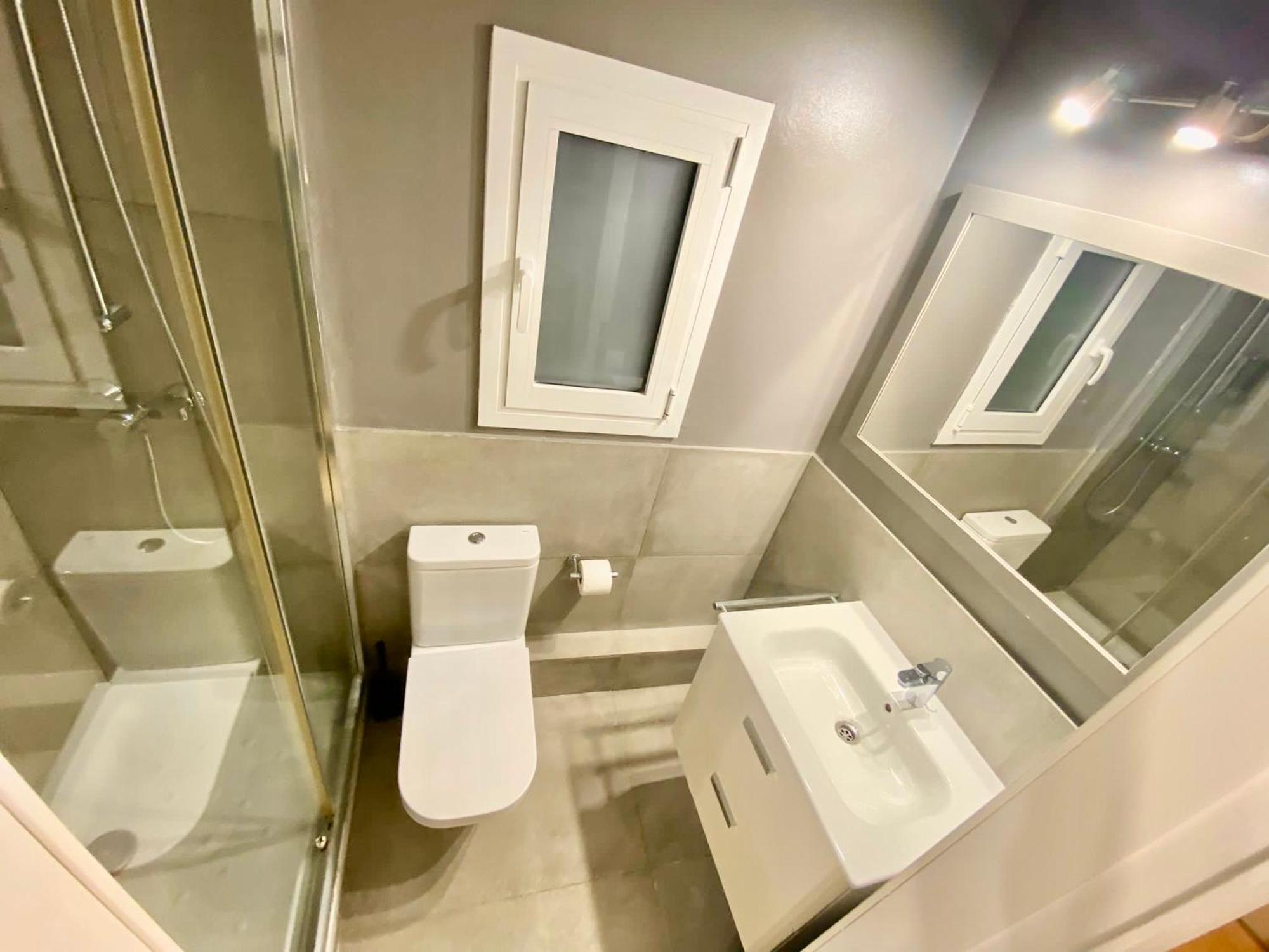 Suites Nuevas Con Bano Privado Frente Al Metro St Mwc Barcelona-Fira L'Hospitalet de Llobregat Exterior photo