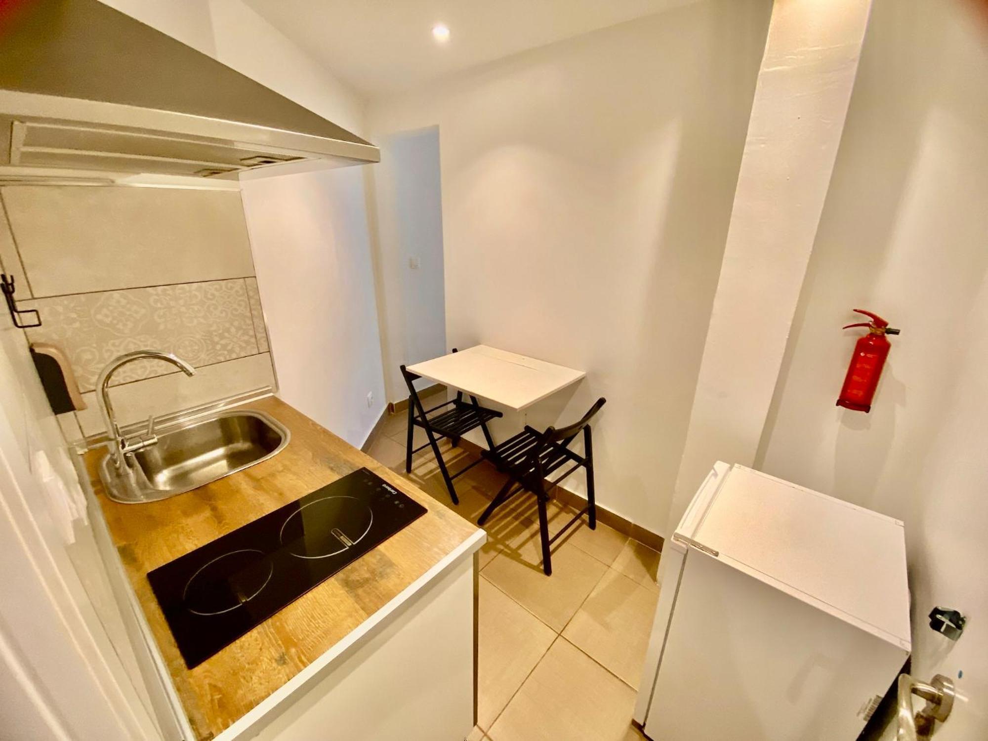 Suites Nuevas Con Bano Privado Frente Al Metro St Mwc Barcelona-Fira L'Hospitalet de Llobregat Exterior photo