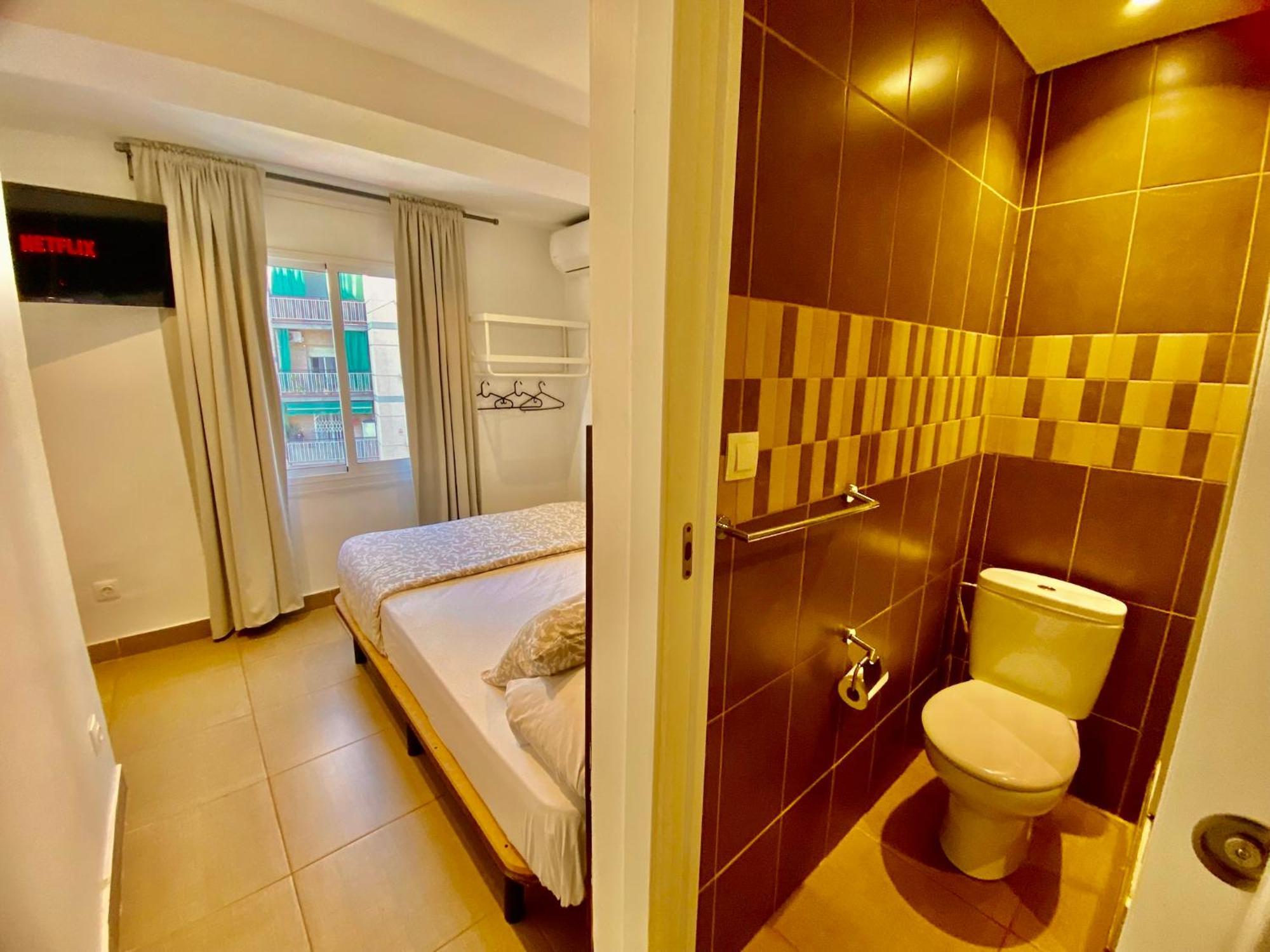 Suites Nuevas Con Bano Privado Frente Al Metro St Mwc Barcelona-Fira L'Hospitalet de Llobregat Exterior photo