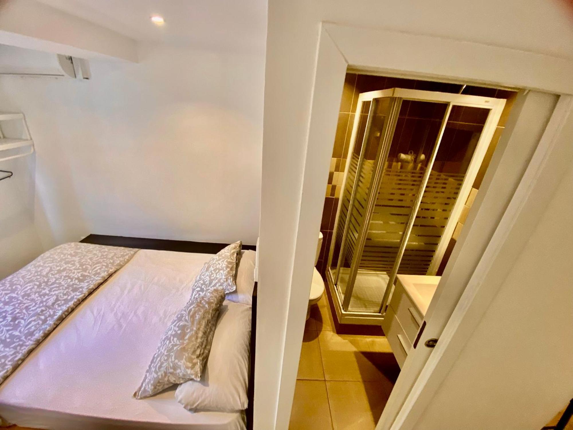Suites Nuevas Con Bano Privado Frente Al Metro St Mwc Barcelona-Fira L'Hospitalet de Llobregat Exterior photo
