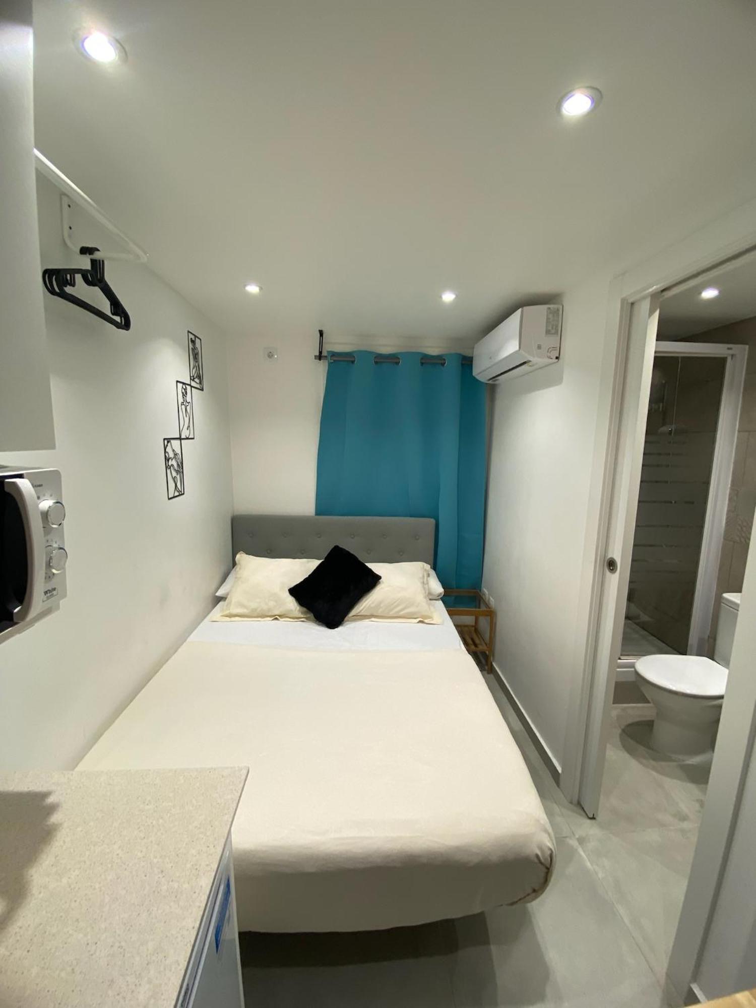 Suites Nuevas Con Bano Privado Frente Al Metro St Mwc Barcelona-Fira L'Hospitalet de Llobregat Exterior photo