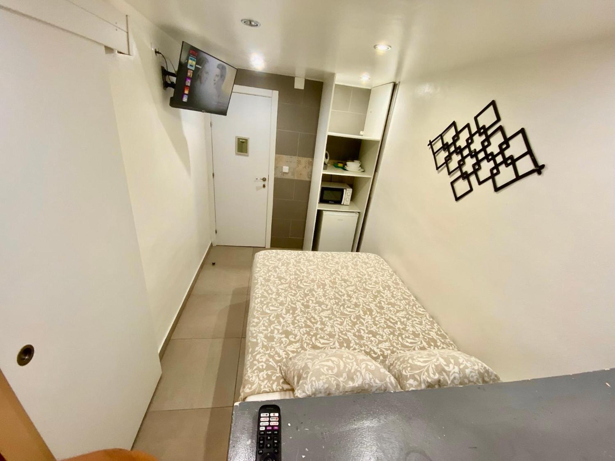Suites Nuevas Con Bano Privado Frente Al Metro St Mwc Barcelona-Fira L'Hospitalet de Llobregat Exterior photo