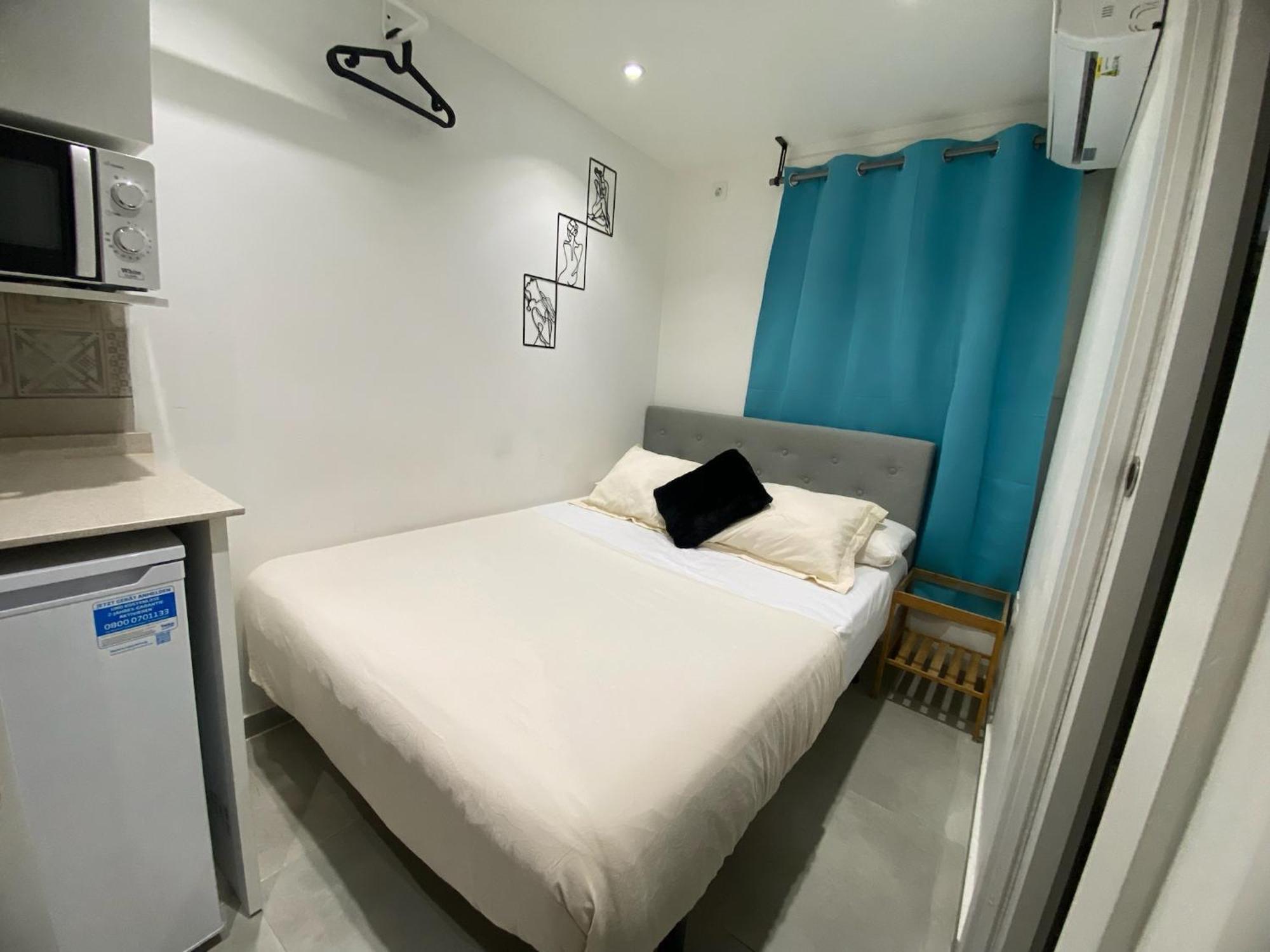 Suites Nuevas Con Bano Privado Frente Al Metro St Mwc Barcelona-Fira L'Hospitalet de Llobregat Exterior photo