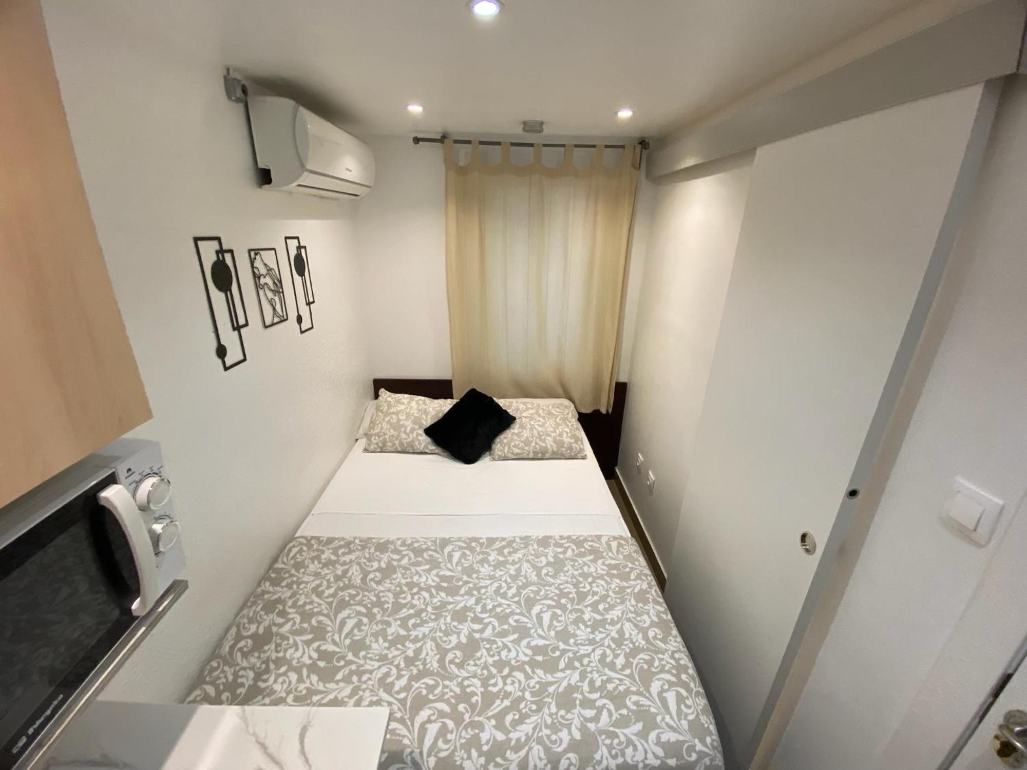 Suites Nuevas Con Bano Privado Frente Al Metro St Mwc Barcelona-Fira L'Hospitalet de Llobregat Exterior photo