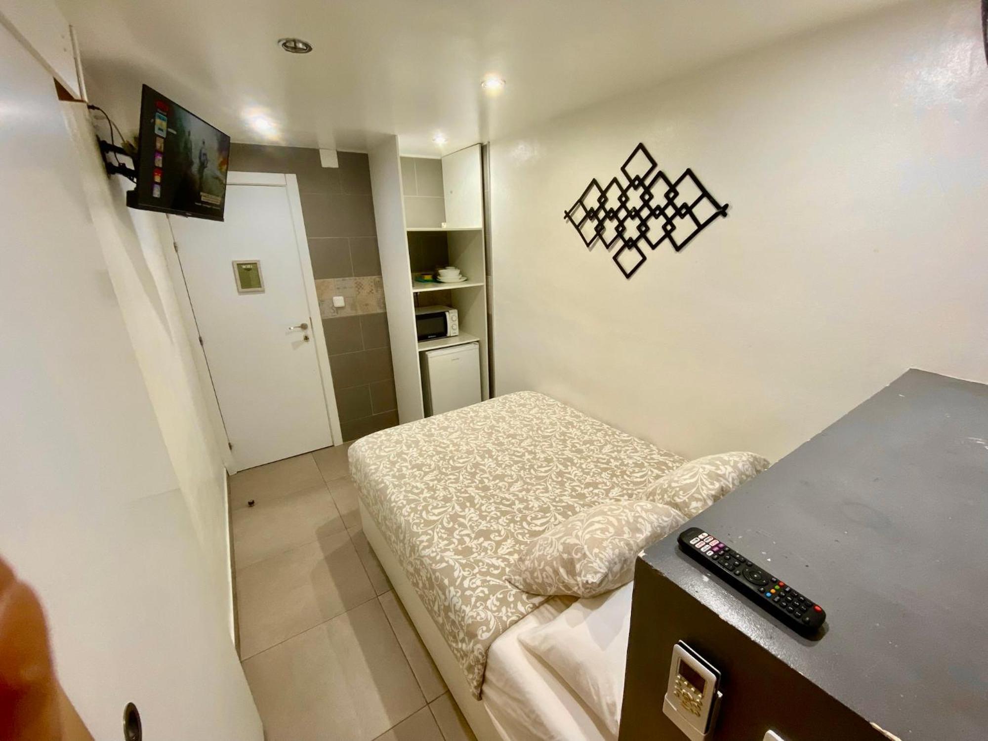 Suites Nuevas Con Bano Privado Frente Al Metro St Mwc Barcelona-Fira L'Hospitalet de Llobregat Exterior photo