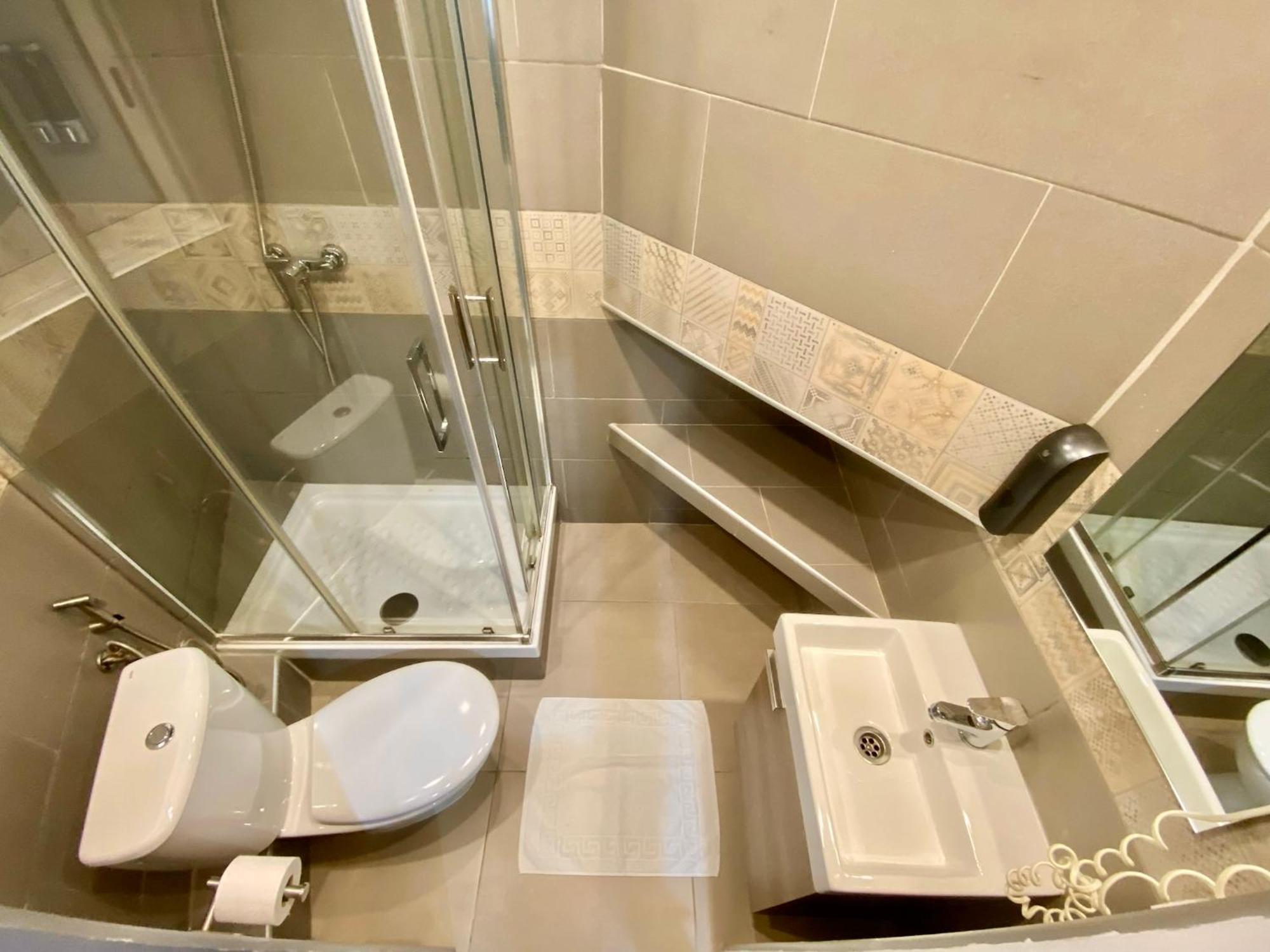 Suites Nuevas Con Bano Privado Frente Al Metro St Mwc Barcelona-Fira L'Hospitalet de Llobregat Exterior photo